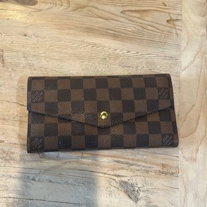 Louis Vuitton damier Sarah flap wallet
